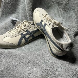 Brand new Onitsuka Tiger Mexico 66 SD US women 7